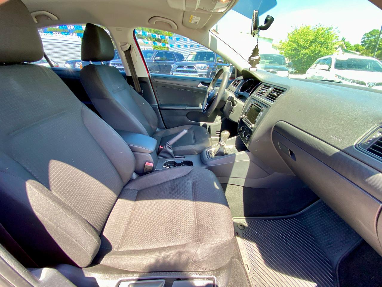 Volkswagen Jetta Sedan 4dr Man 2.0L S 2015