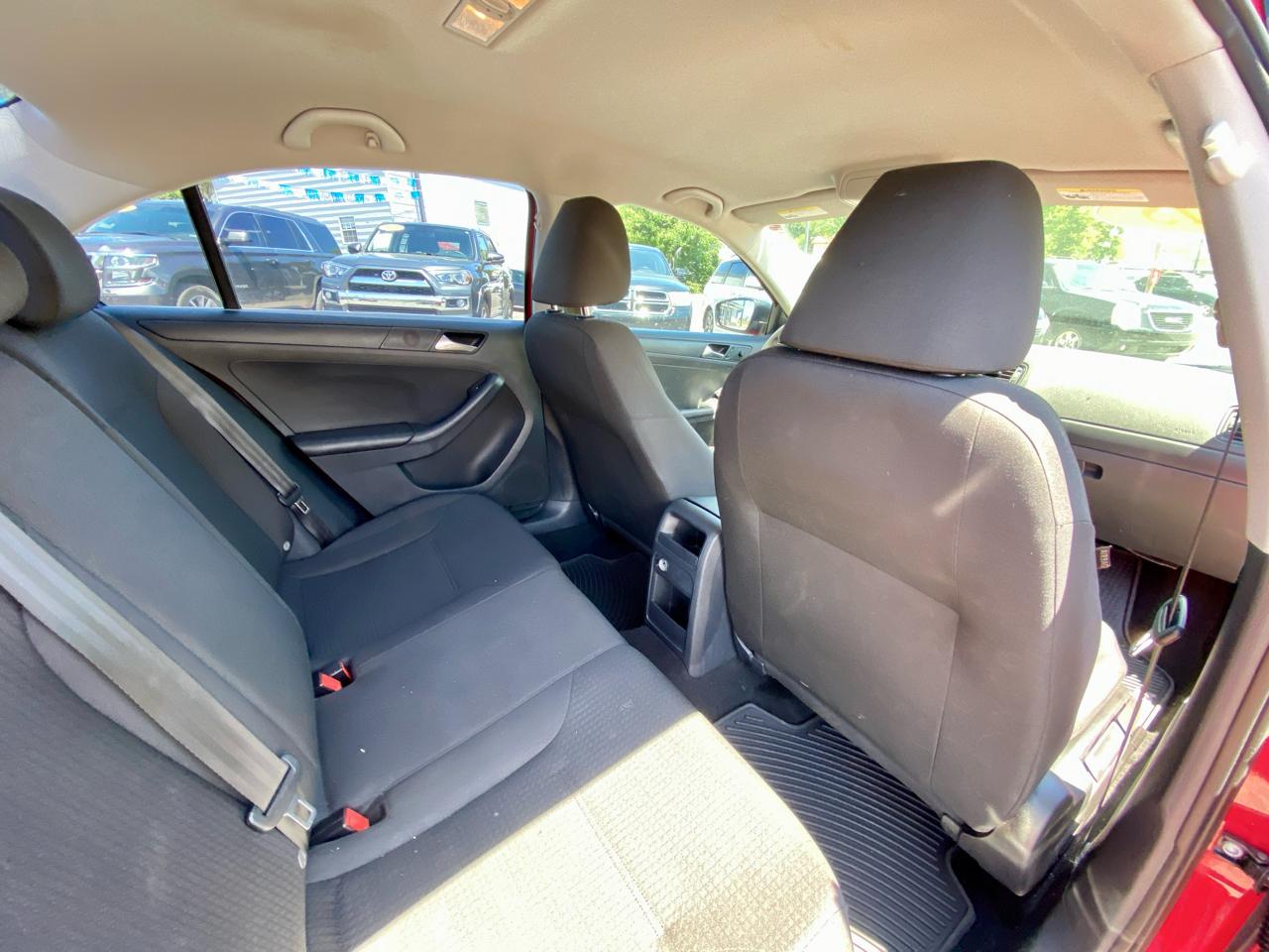 Volkswagen Jetta Sedan 4dr Man 2.0L S 2015