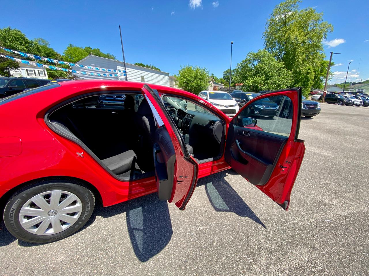 Volkswagen Jetta Sedan 4dr Man 2.0L S 2015