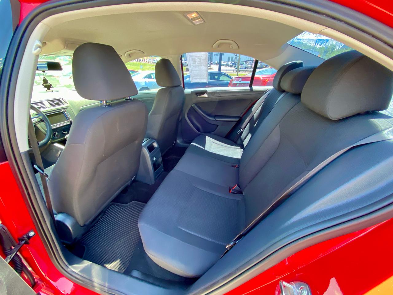 Volkswagen Jetta Sedan 4dr Man 2.0L S 2015