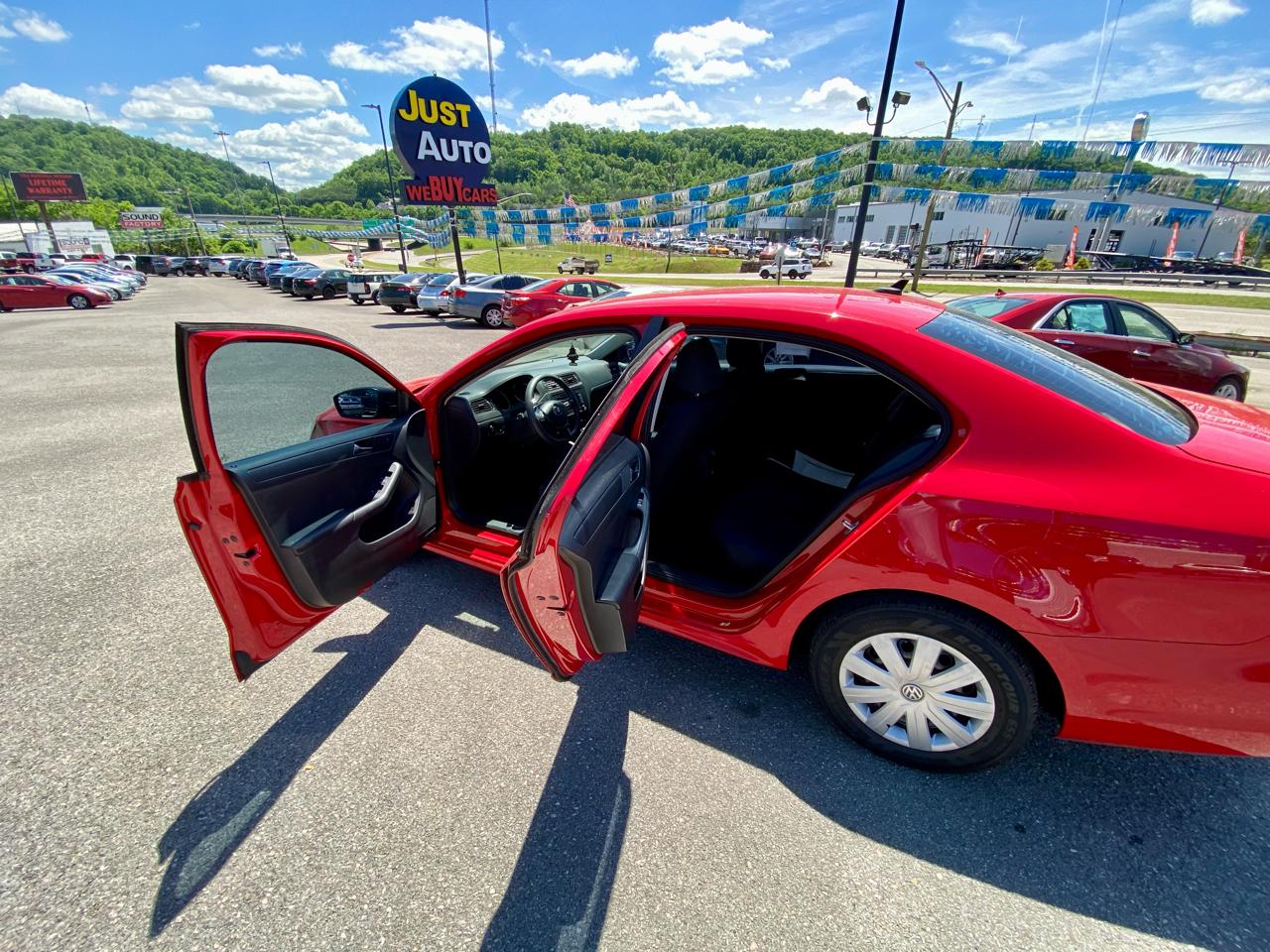 Volkswagen Jetta Sedan 4dr Man 2.0L S 2015