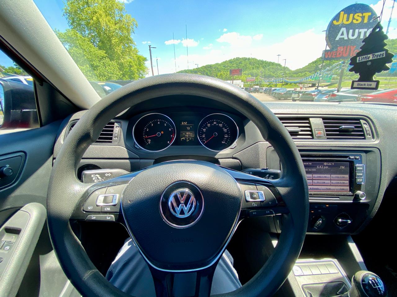 Volkswagen Jetta Sedan 4dr Man 2.0L S 2015