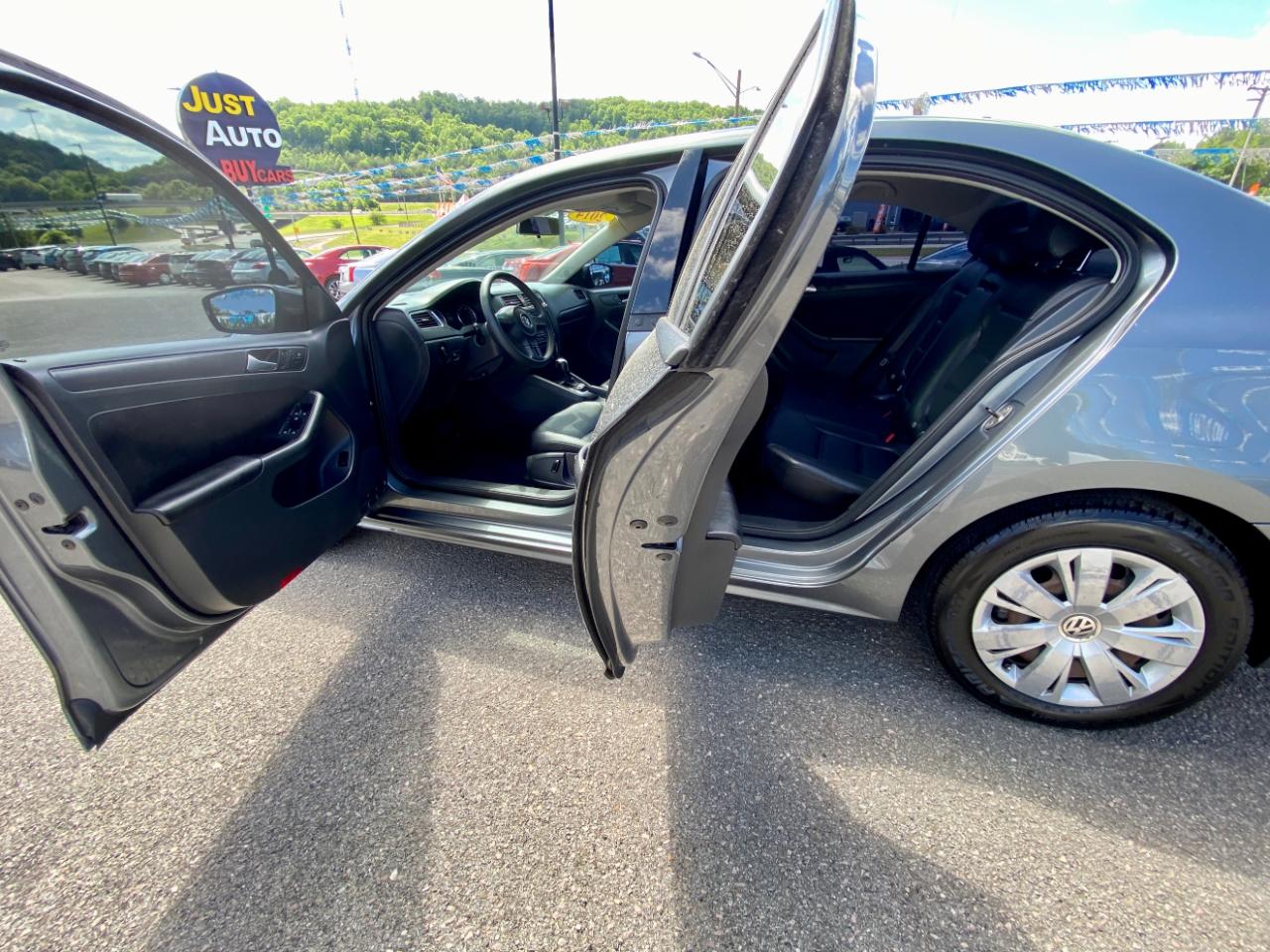 Volkswagen Jetta Sedan 4dr Auto SE PZEV 2014