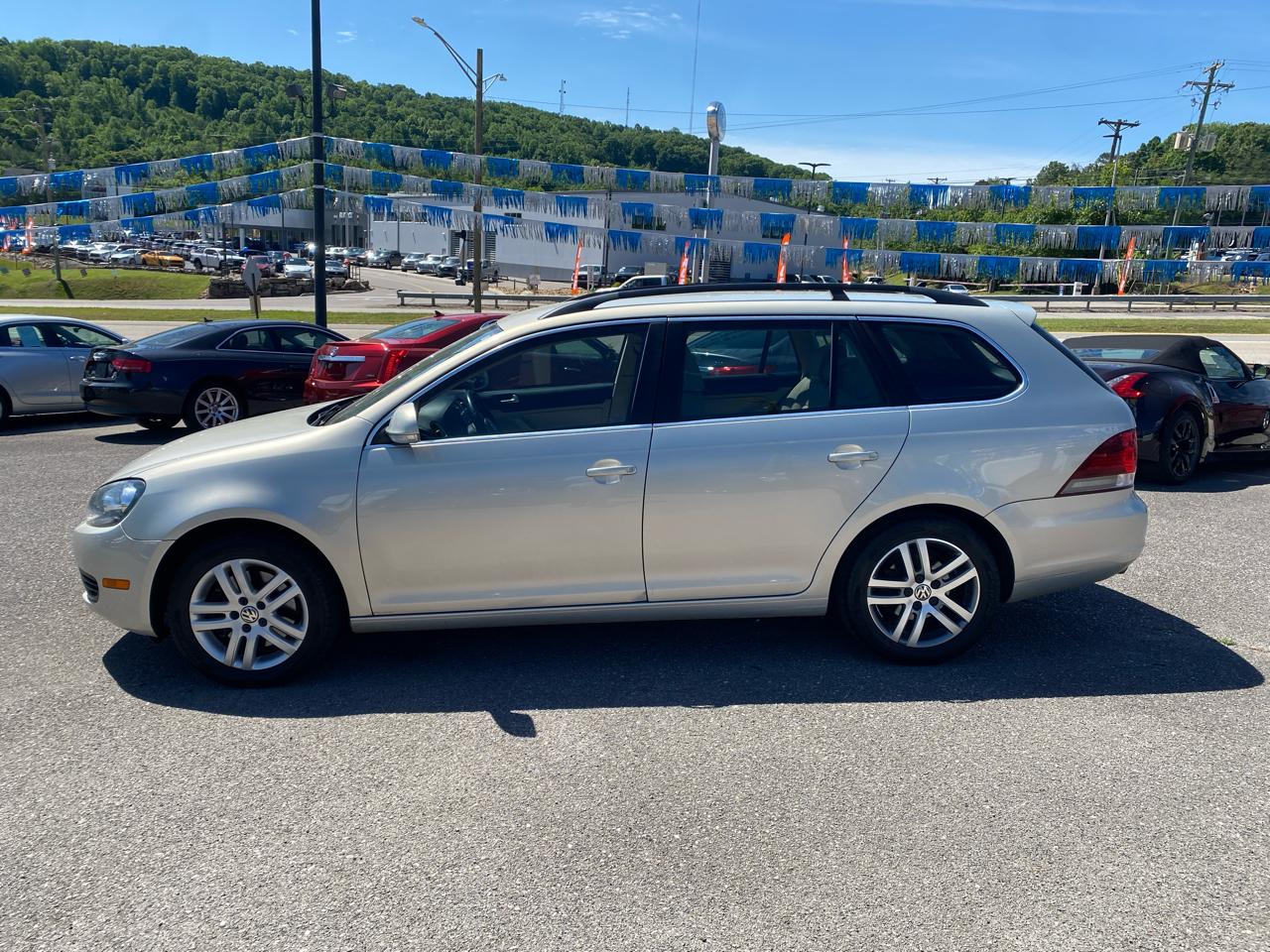 Volkswagen Jetta SportWagen 4dr DSG TDI 2011