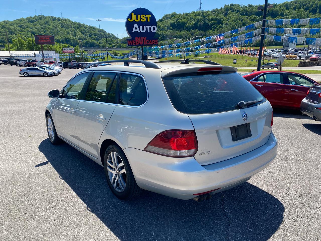 Volkswagen Jetta SportWagen 4dr DSG TDI 2011