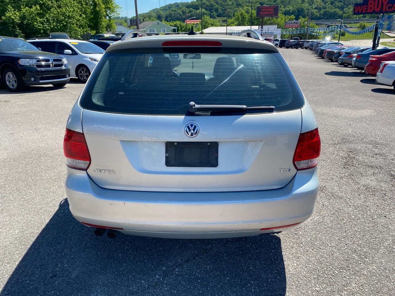 Volkswagen Jetta SportWagen 4dr DSG TDI 2011