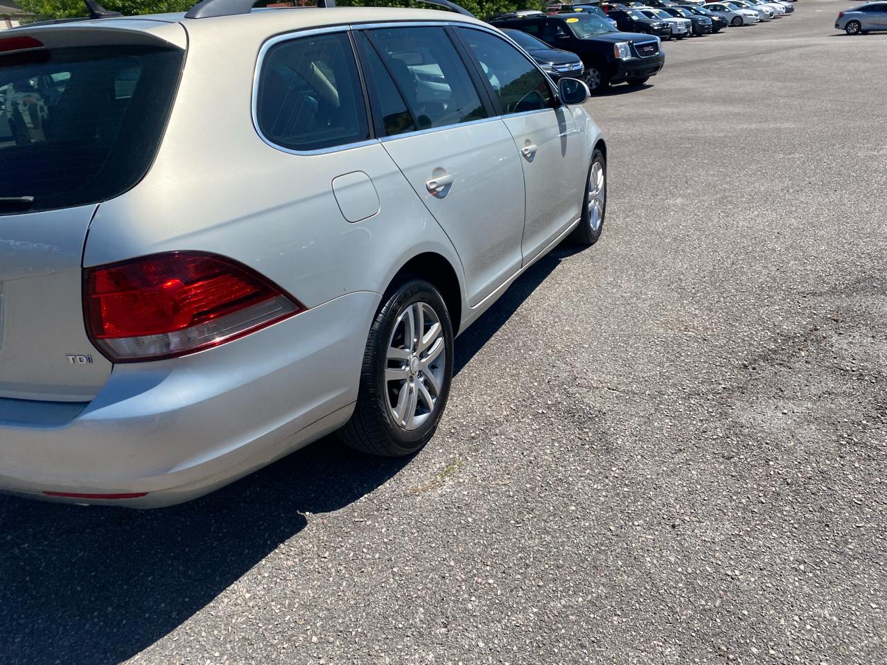 Volkswagen Jetta SportWagen 4dr DSG TDI 2011