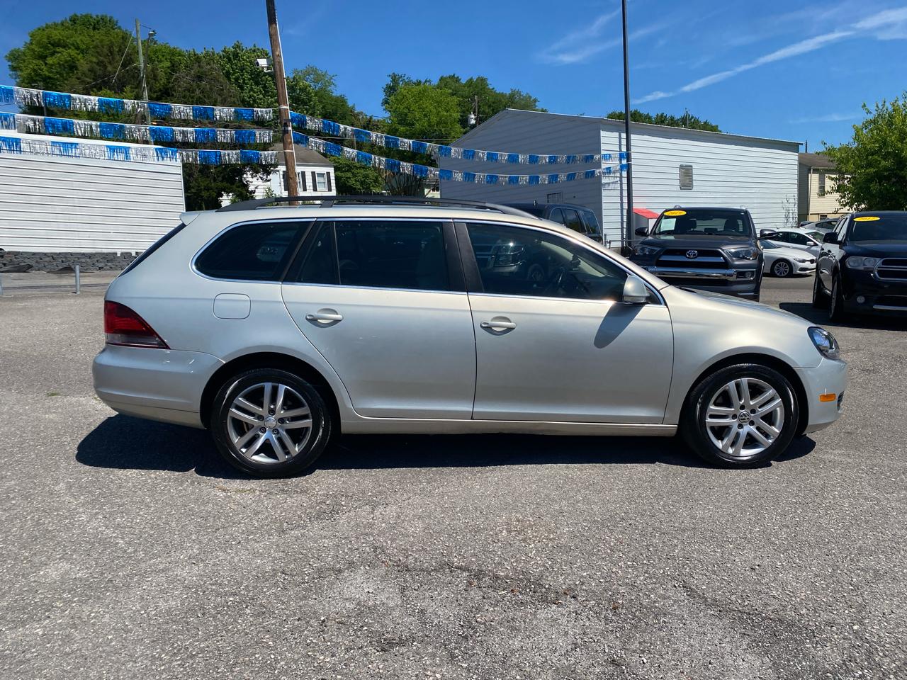 Volkswagen Jetta SportWagen 4dr DSG TDI 2011