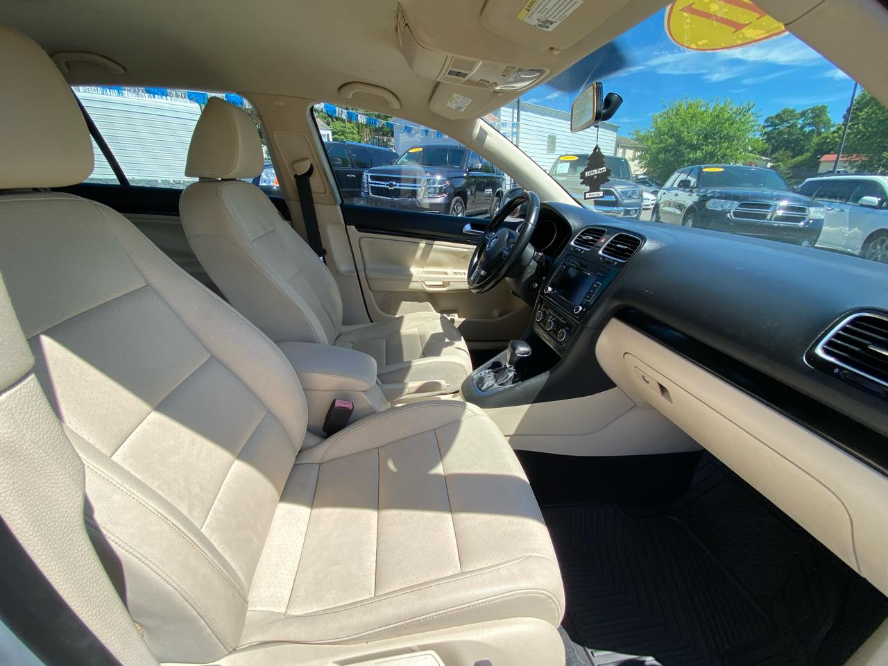 Volkswagen Jetta SportWagen 4dr DSG TDI 2011