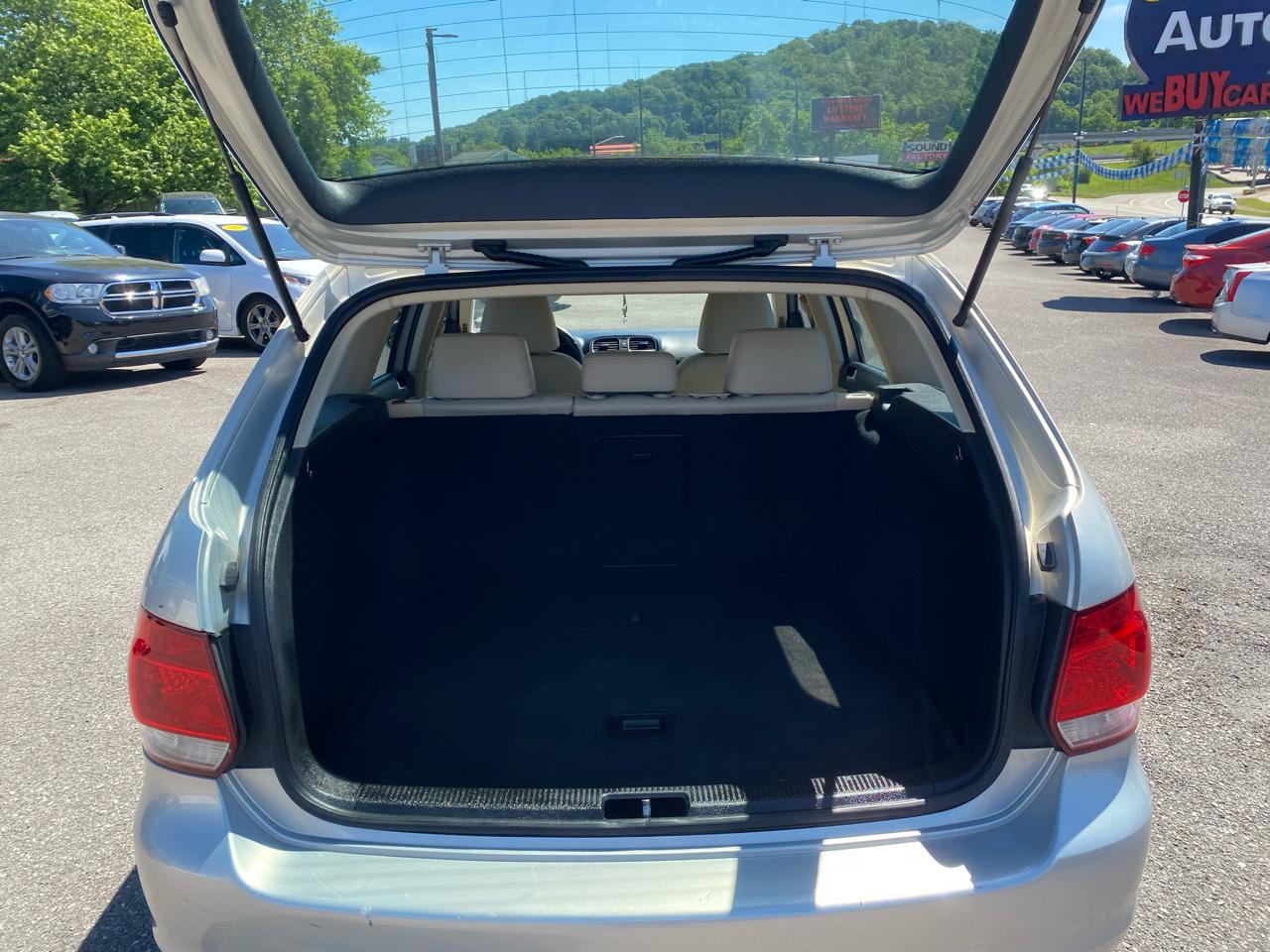 Volkswagen Jetta SportWagen 4dr DSG TDI 2011