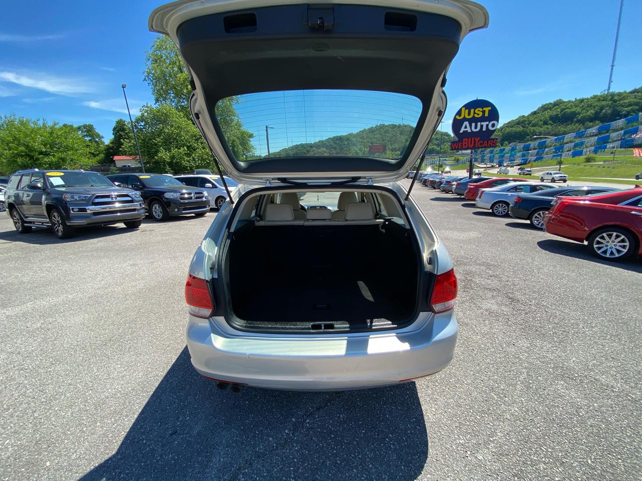 Volkswagen Jetta SportWagen 4dr DSG TDI 2011