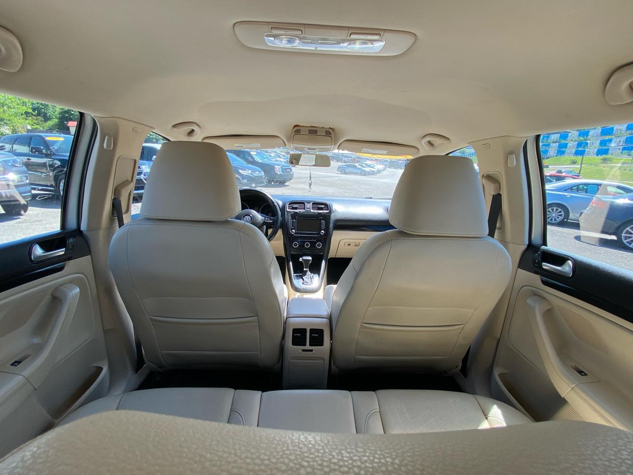 Volkswagen Jetta SportWagen 4dr DSG TDI 2011
