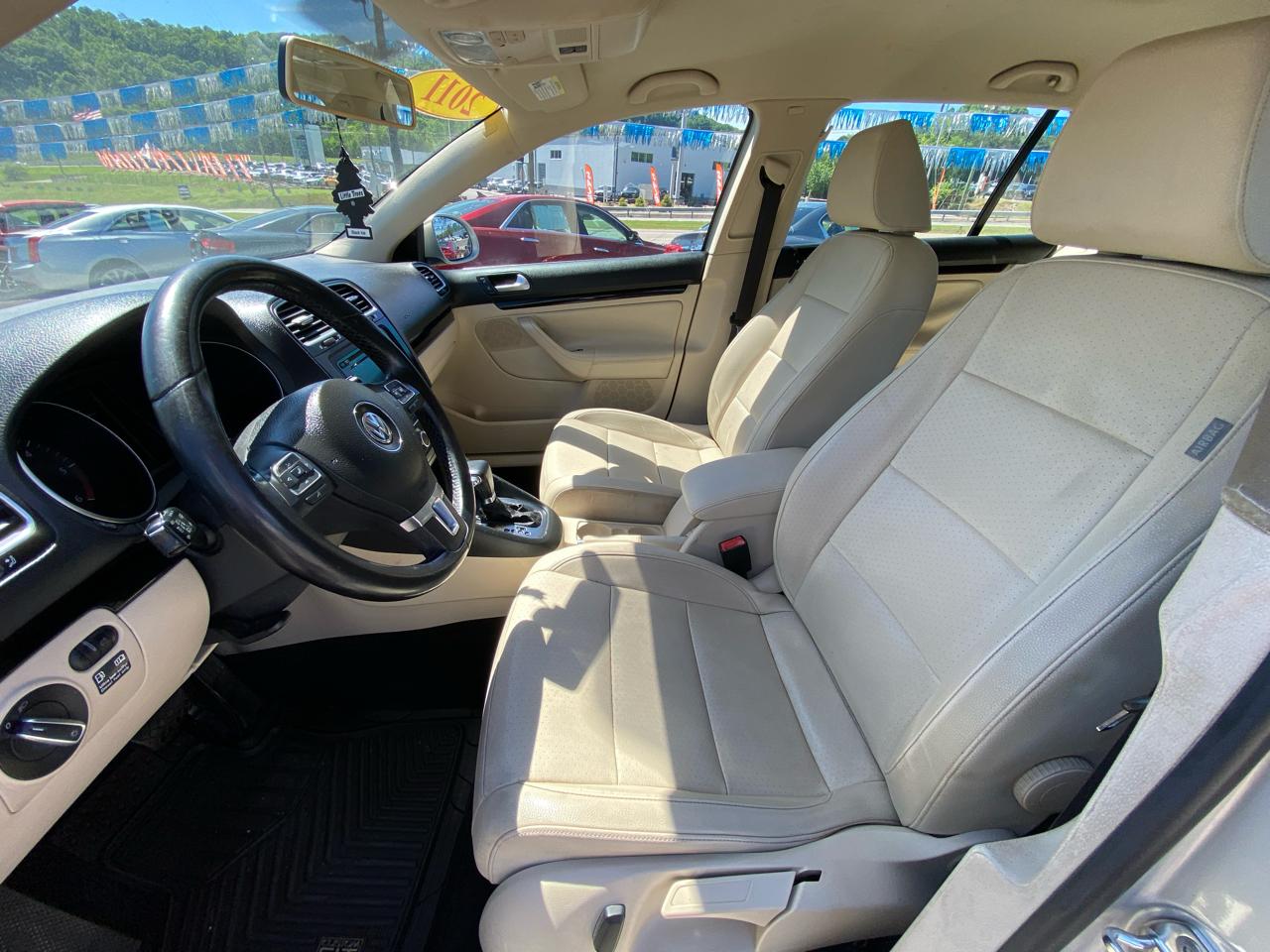 Volkswagen Jetta SportWagen 4dr DSG TDI 2011