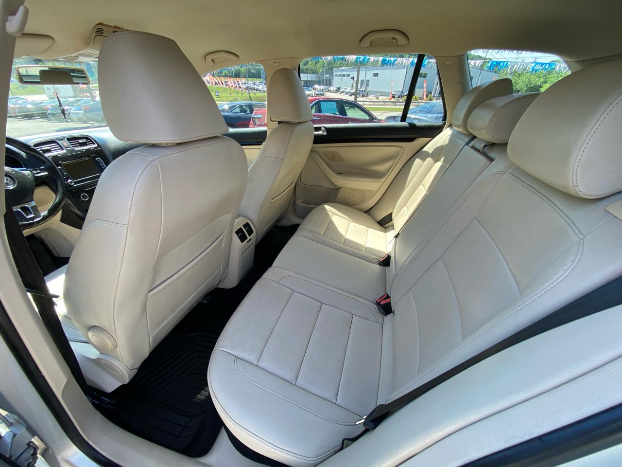Volkswagen Jetta SportWagen 4dr DSG TDI 2011
