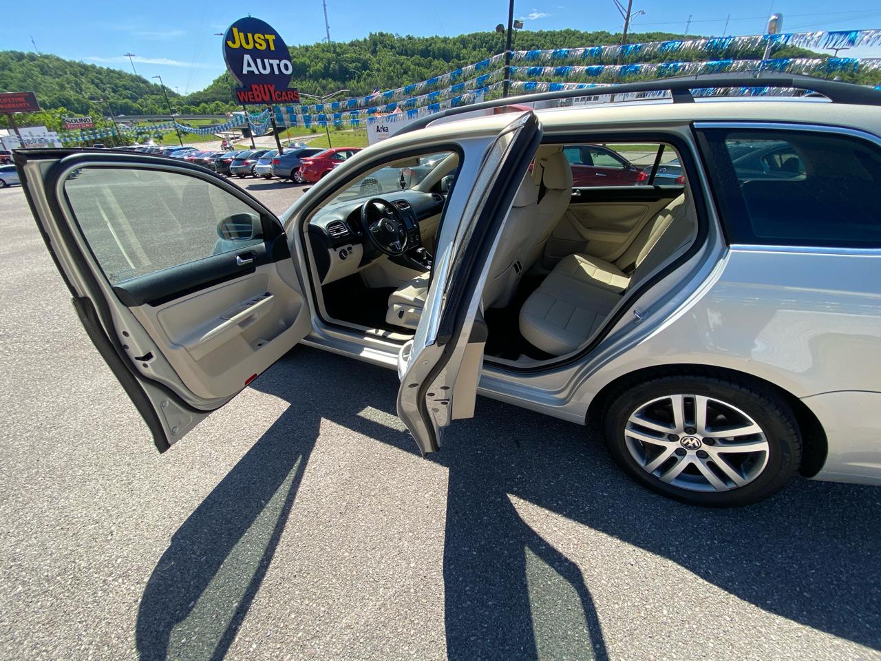 Volkswagen Jetta SportWagen 4dr DSG TDI 2011