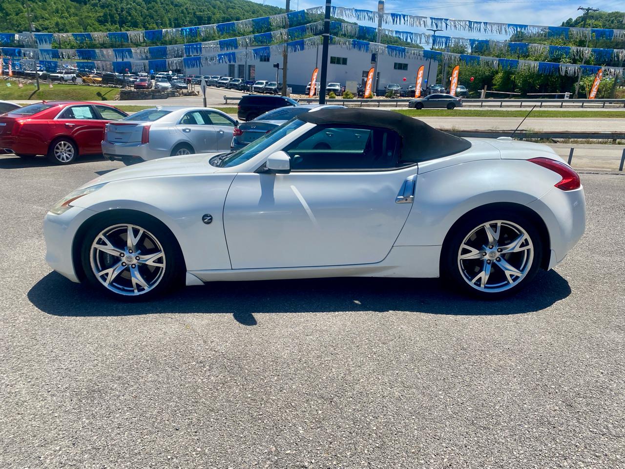 Nissan 370Z 2dr Roadster Auto Touring 2010