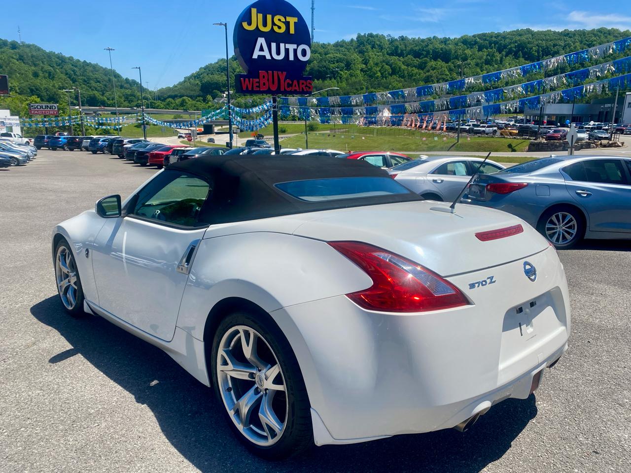 Nissan 370Z 2dr Roadster Auto Touring 2010