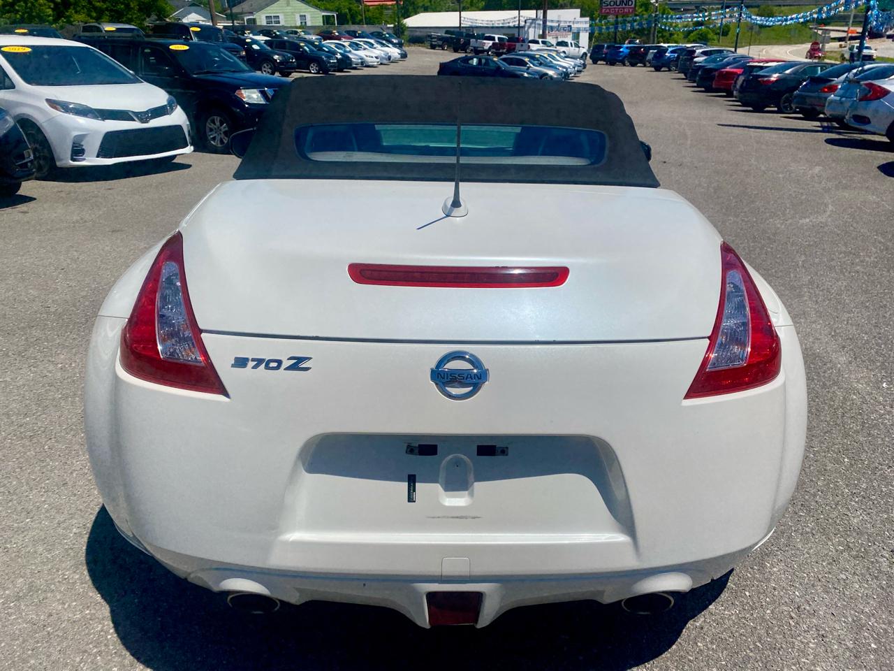 Nissan 370Z 2dr Roadster Auto Touring 2010