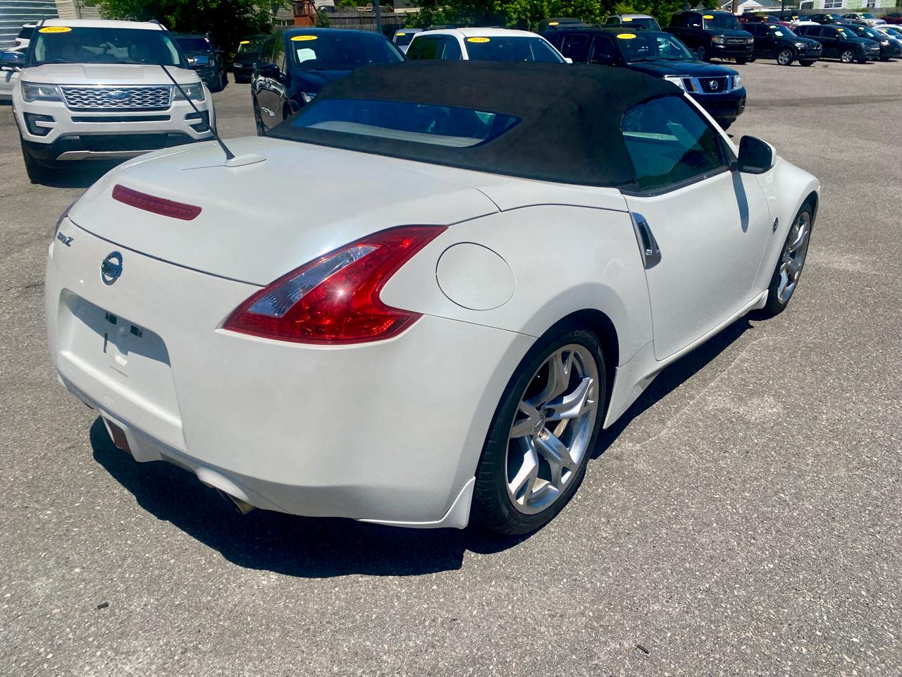 Nissan 370Z 2dr Roadster Auto Touring 2010