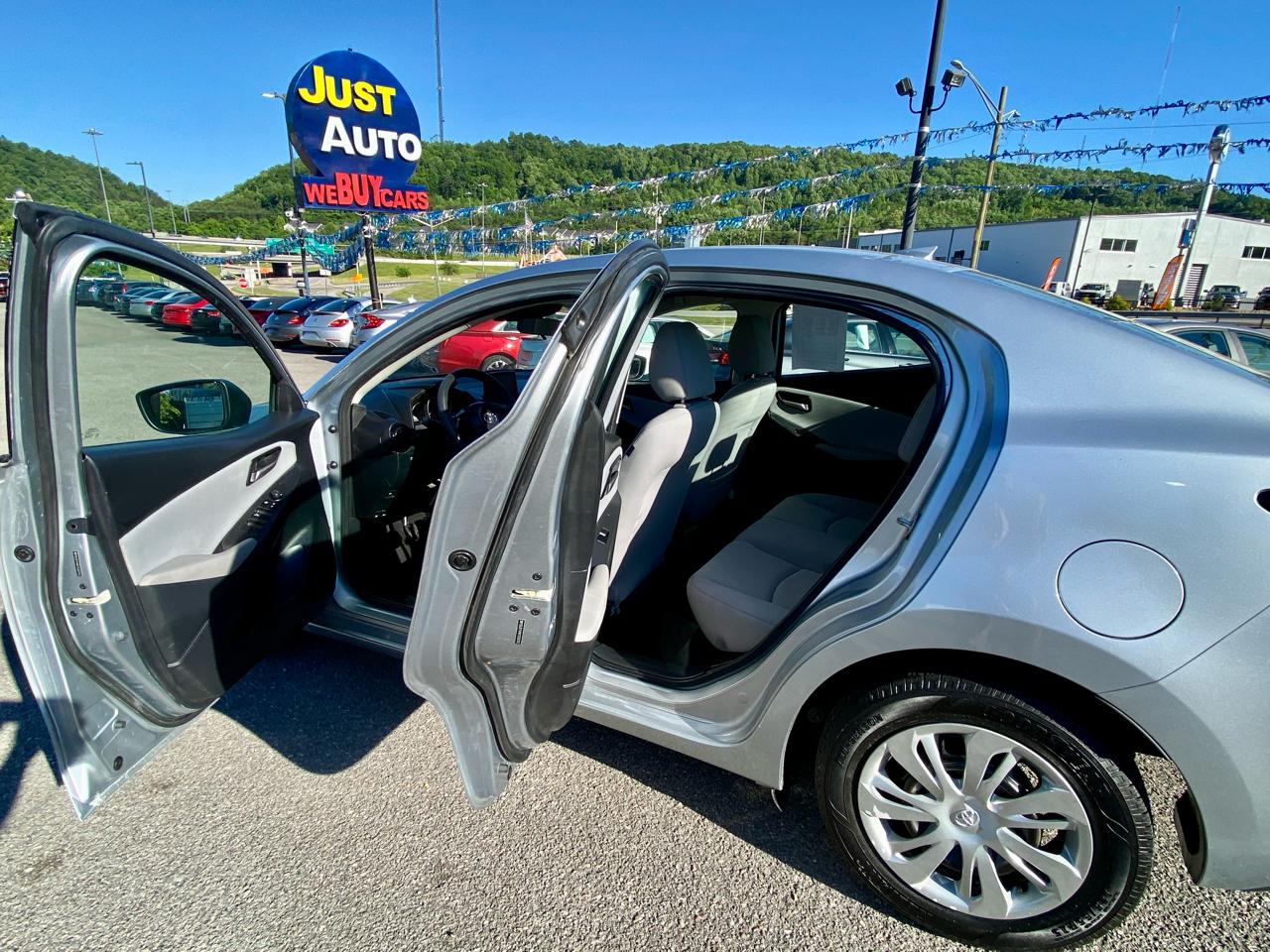 Toyota Yaris Sedan XLE Auto (Natl) 2019