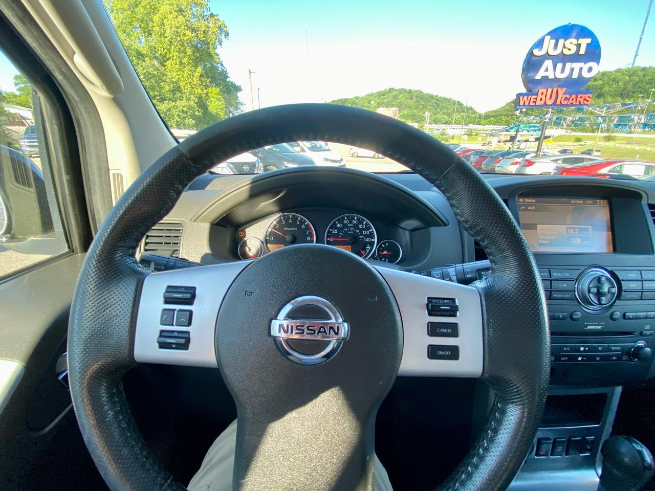 Nissan Pathfinder 4WD 4dr V6 Silver 2011