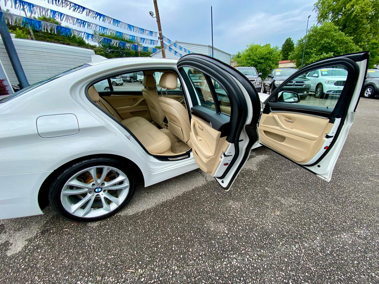 BMW 5 Series 4dr Sdn 535i RWD 2014