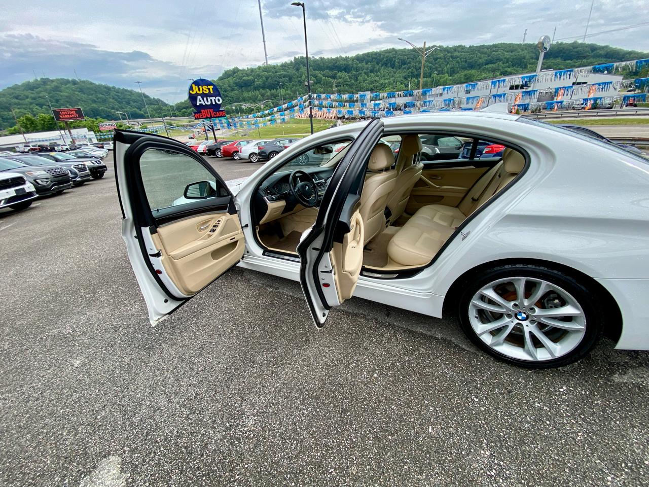 BMW 5 Series 4dr Sdn 535i RWD 2014