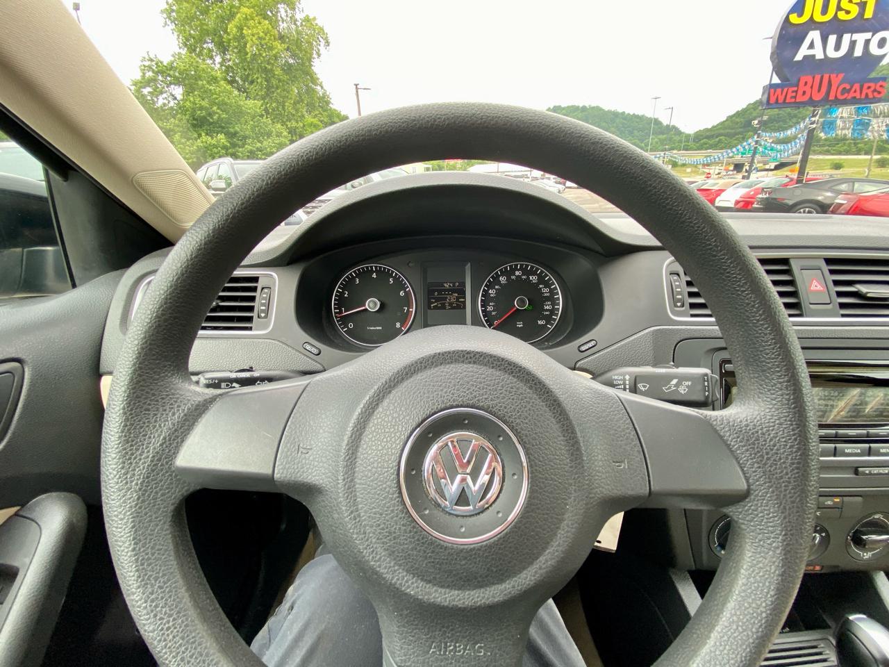 Volkswagen Jetta Sedan 4dr Auto SE PZEV 2014
