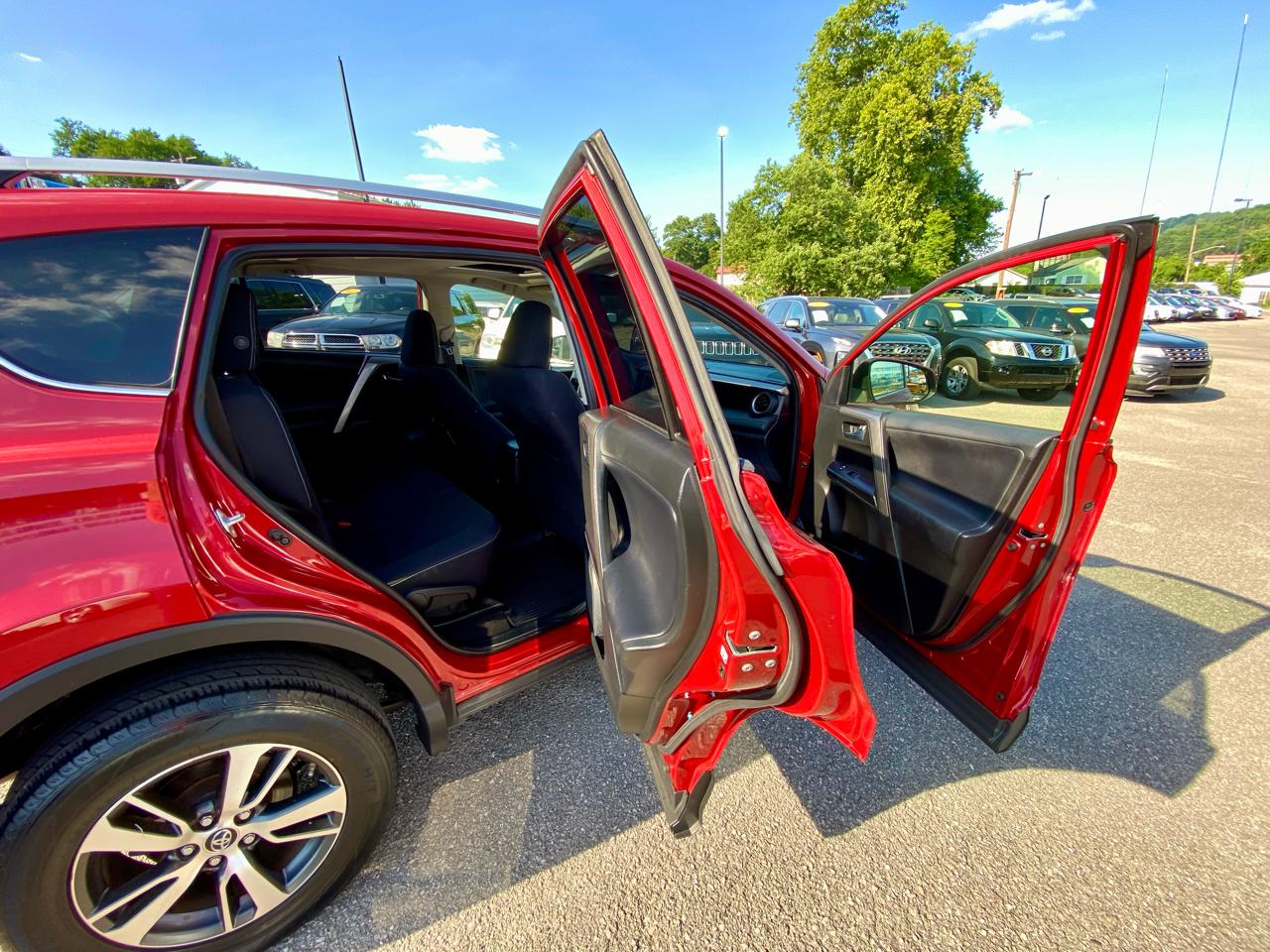 Toyota RAV4 FWD 4dr XLE (Natl) 2016