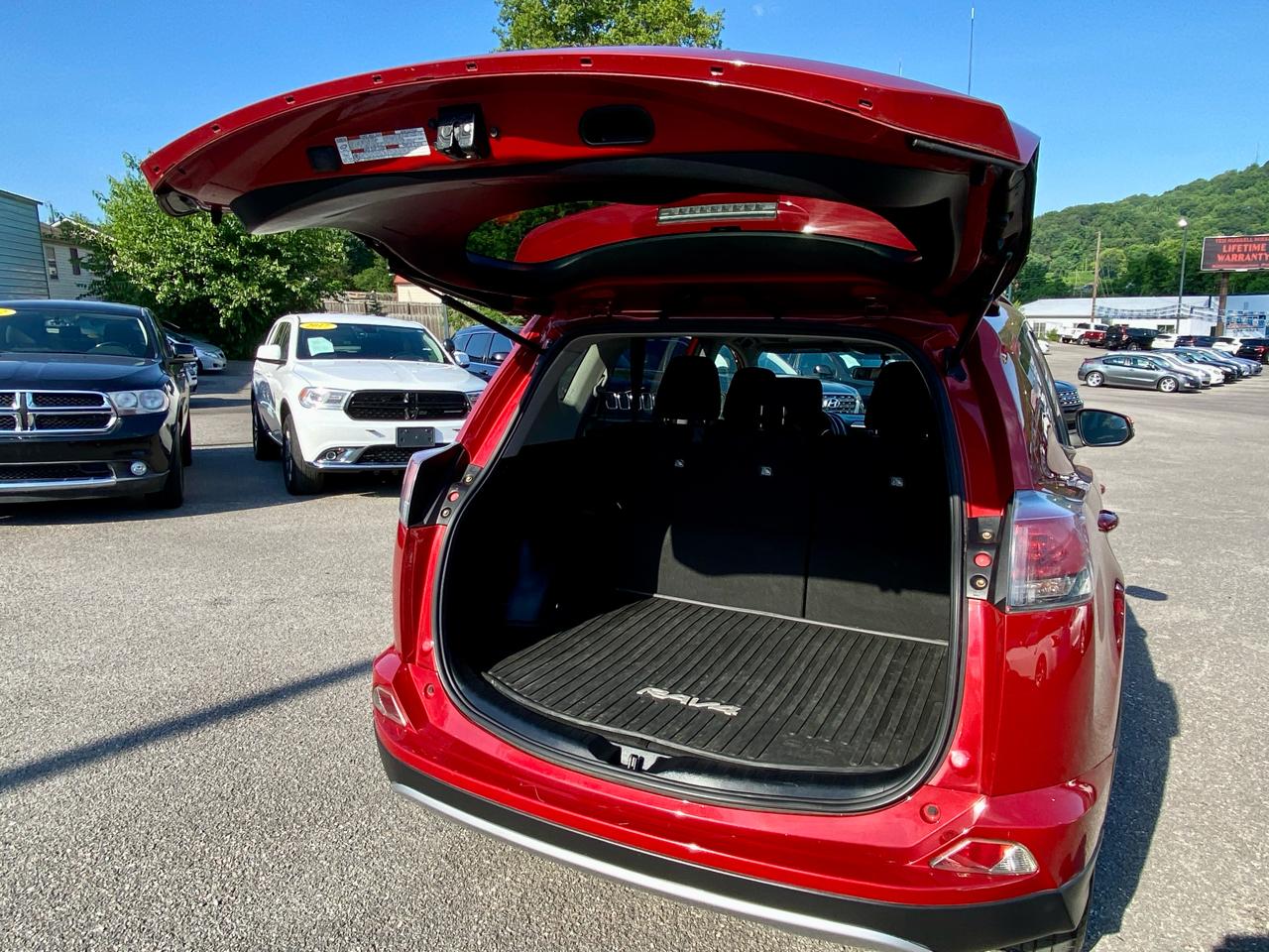 Toyota RAV4 FWD 4dr XLE (Natl) 2016