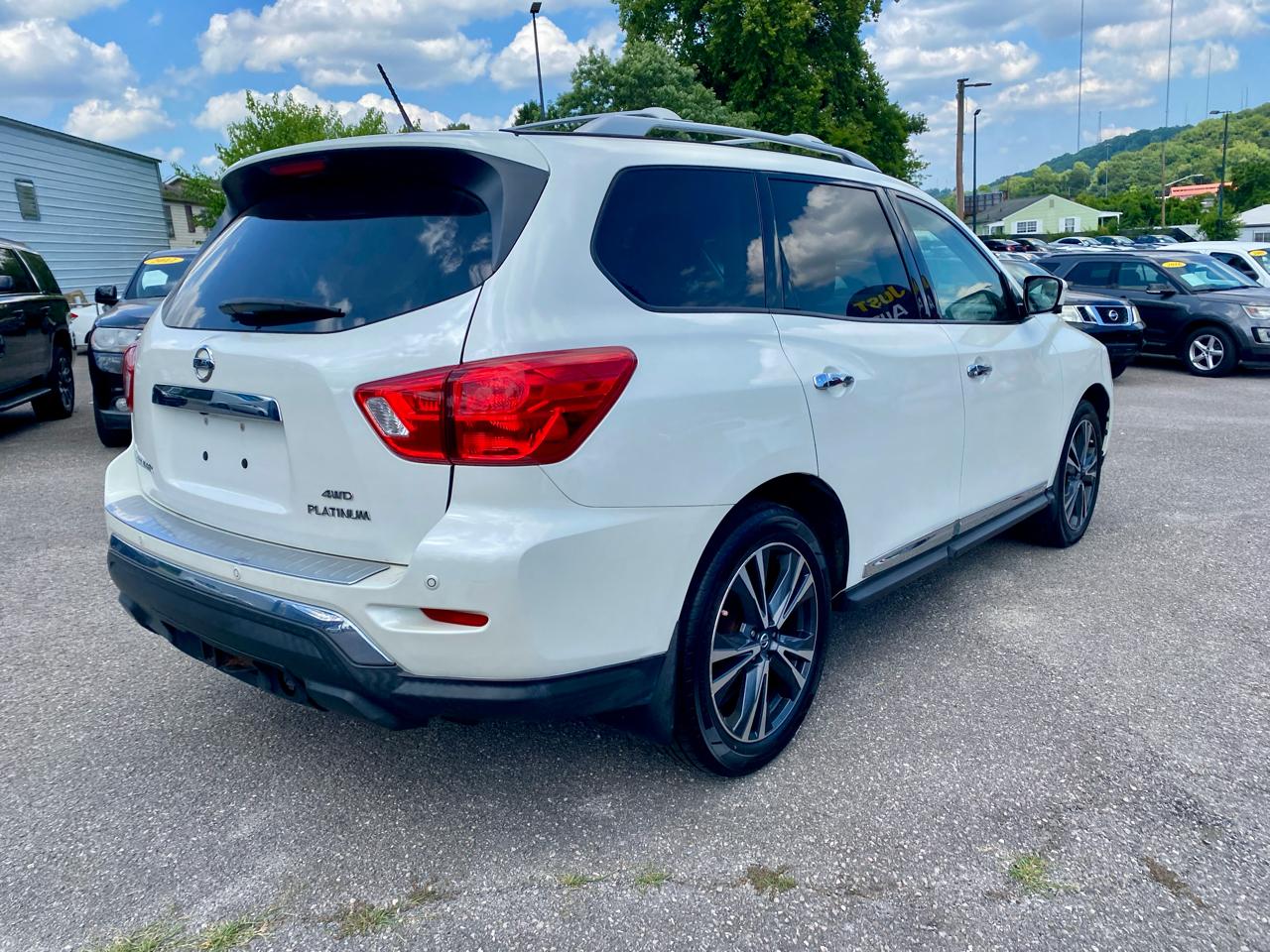 Nissan Pathfinder 4x4 Platinum 2017