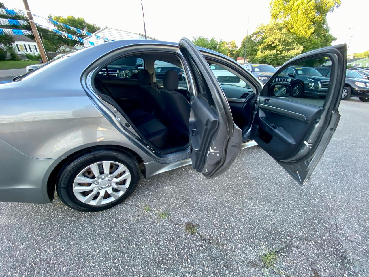 Mitsubishi Lancer 4dr Sdn Man ES FWD 2013
