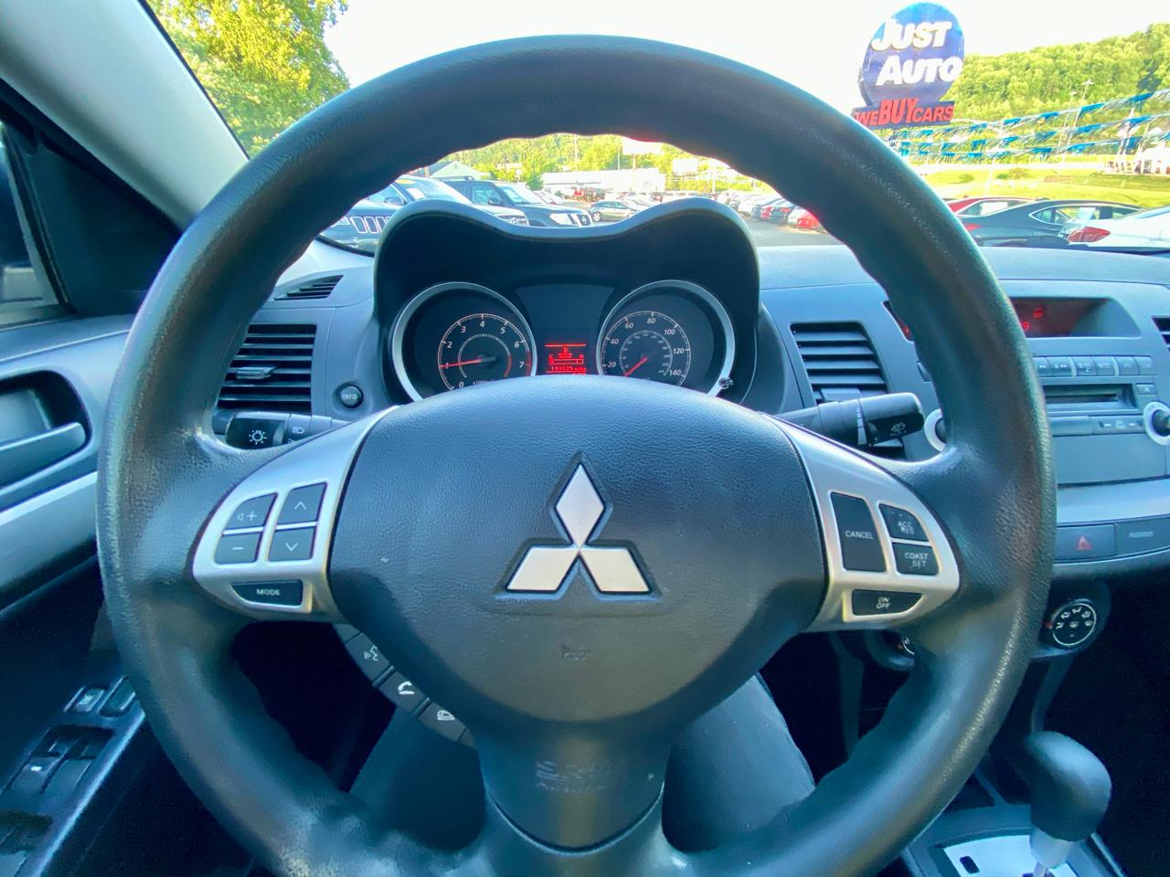 Mitsubishi Lancer 4dr Sdn Man ES FWD 2013