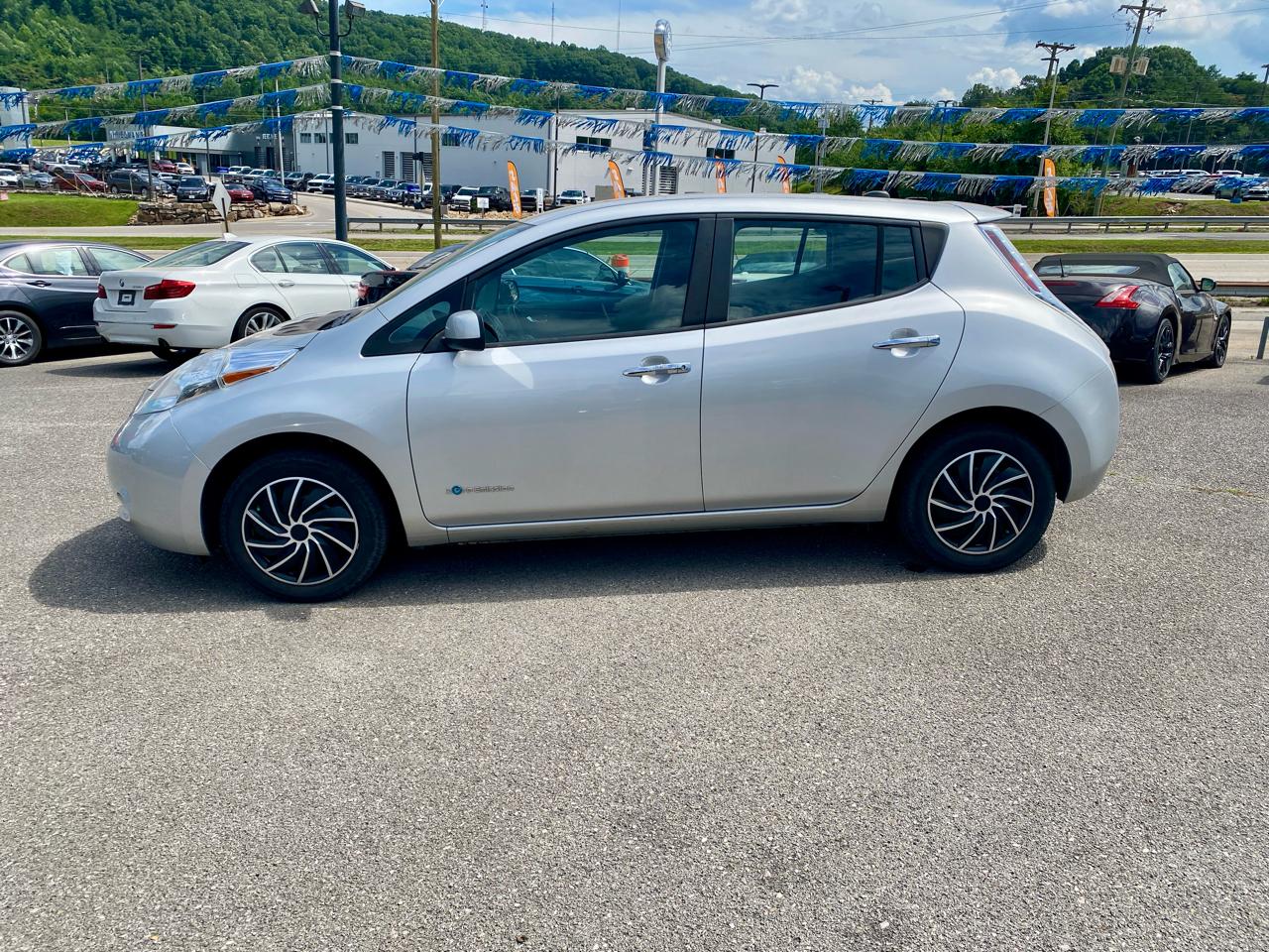 Nissan Leaf 4dr HB S 2015