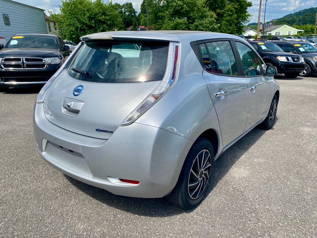 Nissan Leaf 4dr HB S 2015