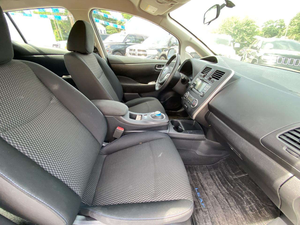 Nissan Leaf 4dr HB S 2015