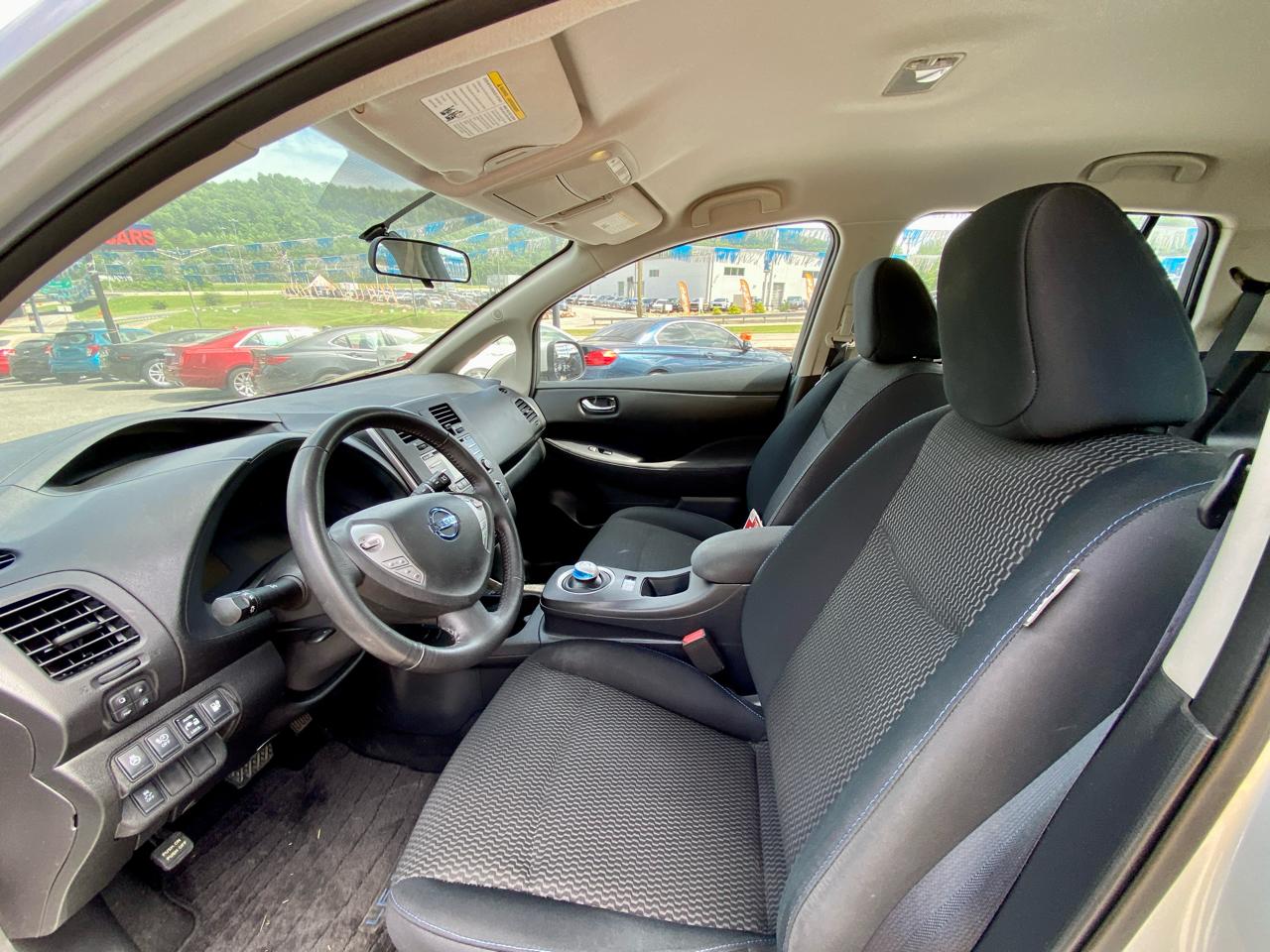 Nissan Leaf 4dr HB S 2015