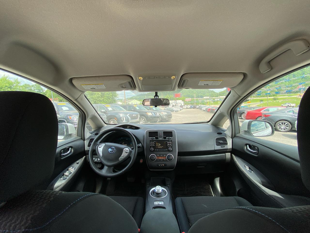 Nissan Leaf 4dr HB S 2015