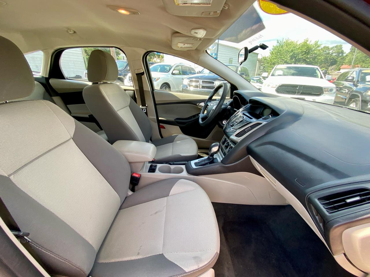 Ford Focus 5dr HB SE 2014