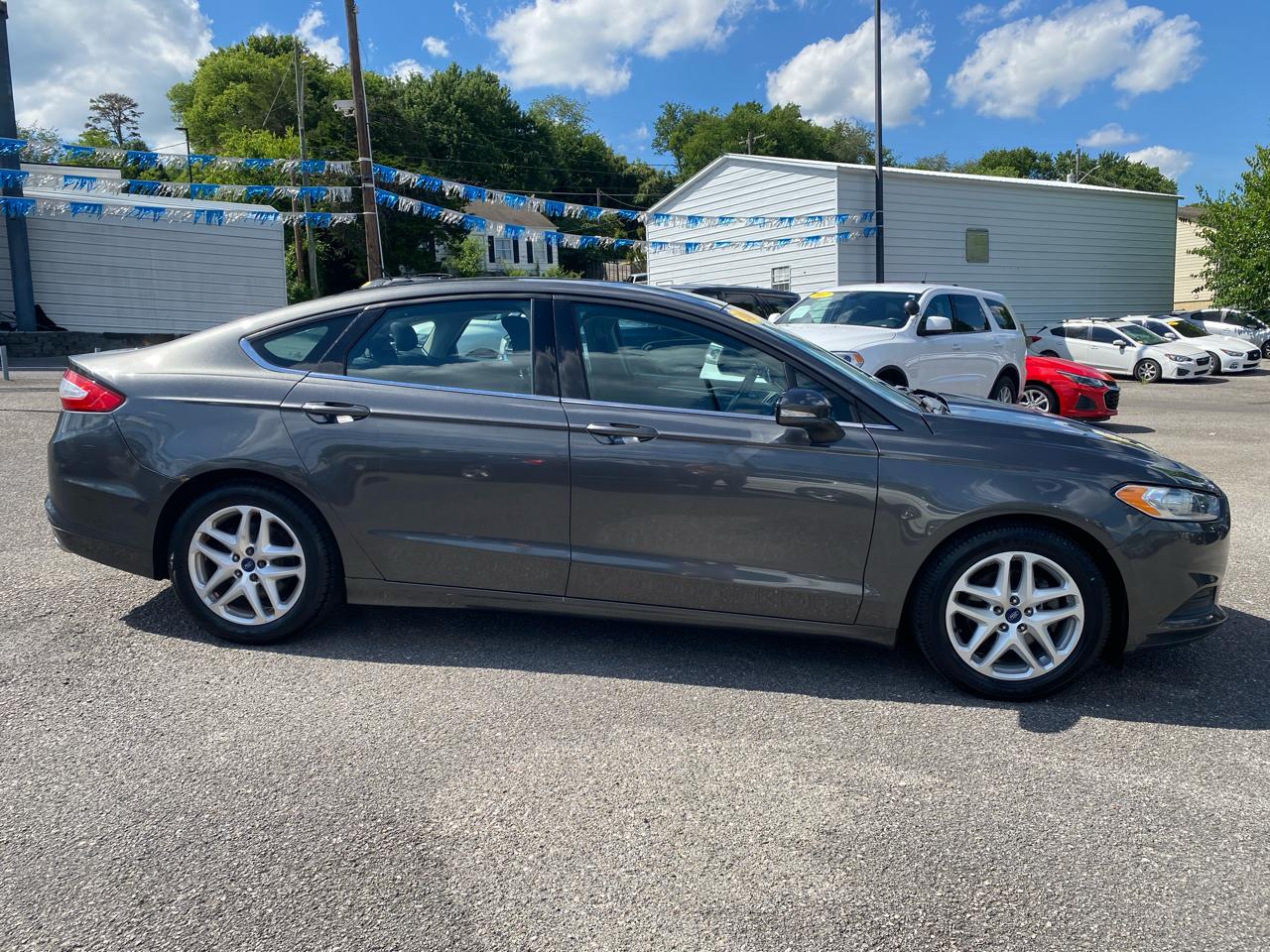 Ford Fusion 4dr Sdn SE FWD 2016