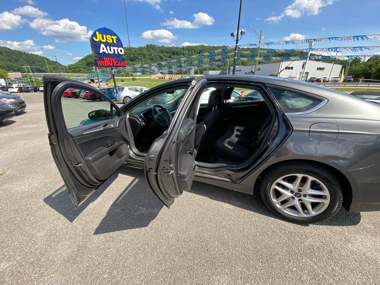 Ford Fusion 4dr Sdn SE FWD 2016