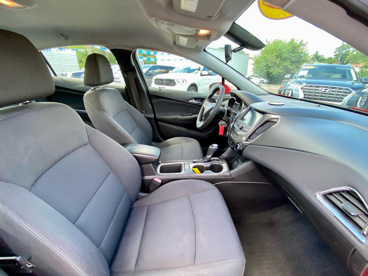 Chevrolet Cruze 4dr Sdn LT 2019