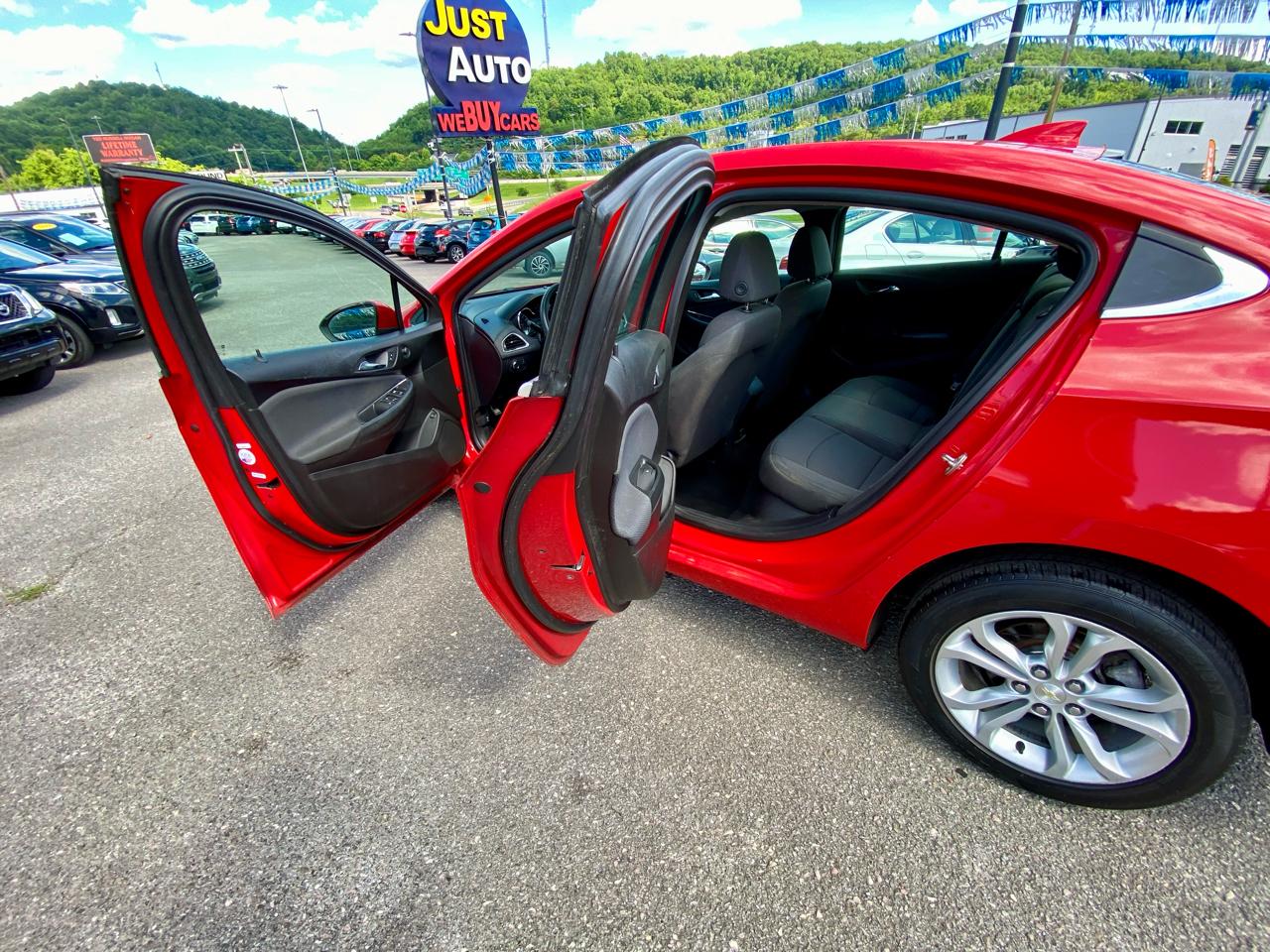 Chevrolet Cruze 4dr Sdn LT 2019