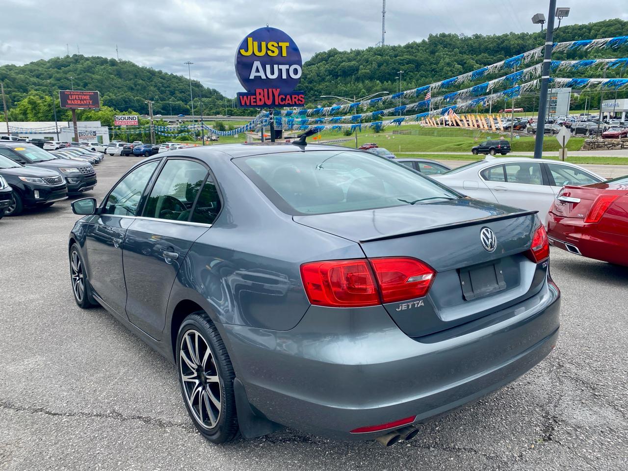 Volkswagen Jetta Sedan 4dr DSG TDI 2013