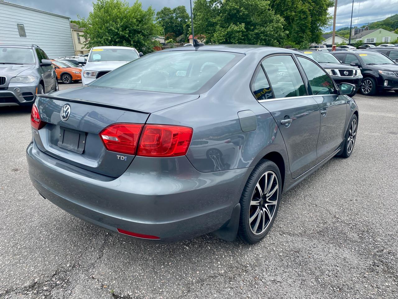 Volkswagen Jetta Sedan 4dr DSG TDI 2013