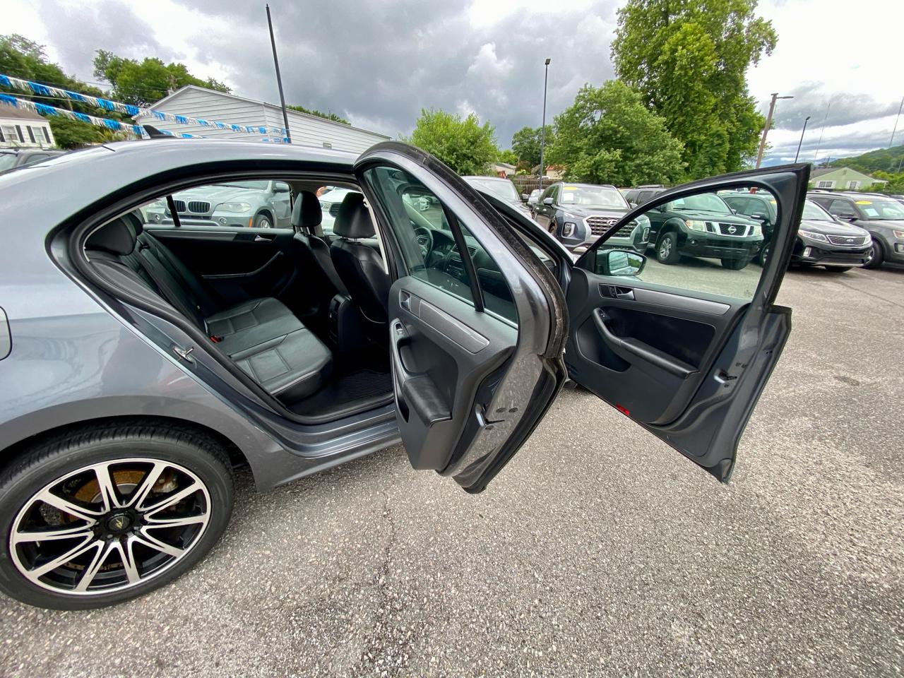 Volkswagen Jetta Sedan 4dr DSG TDI 2013