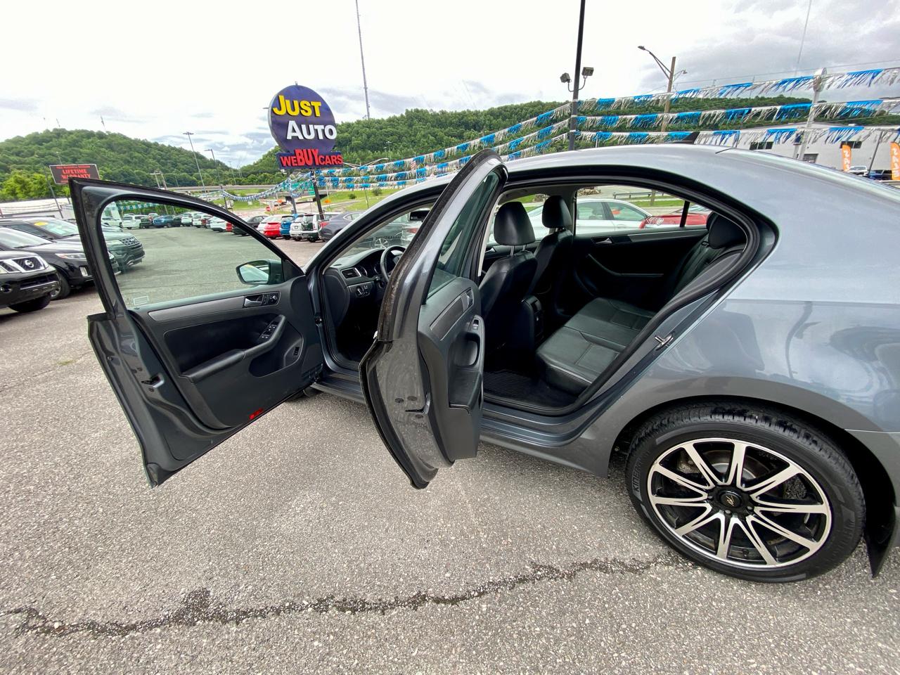 Volkswagen Jetta Sedan 4dr DSG TDI 2013