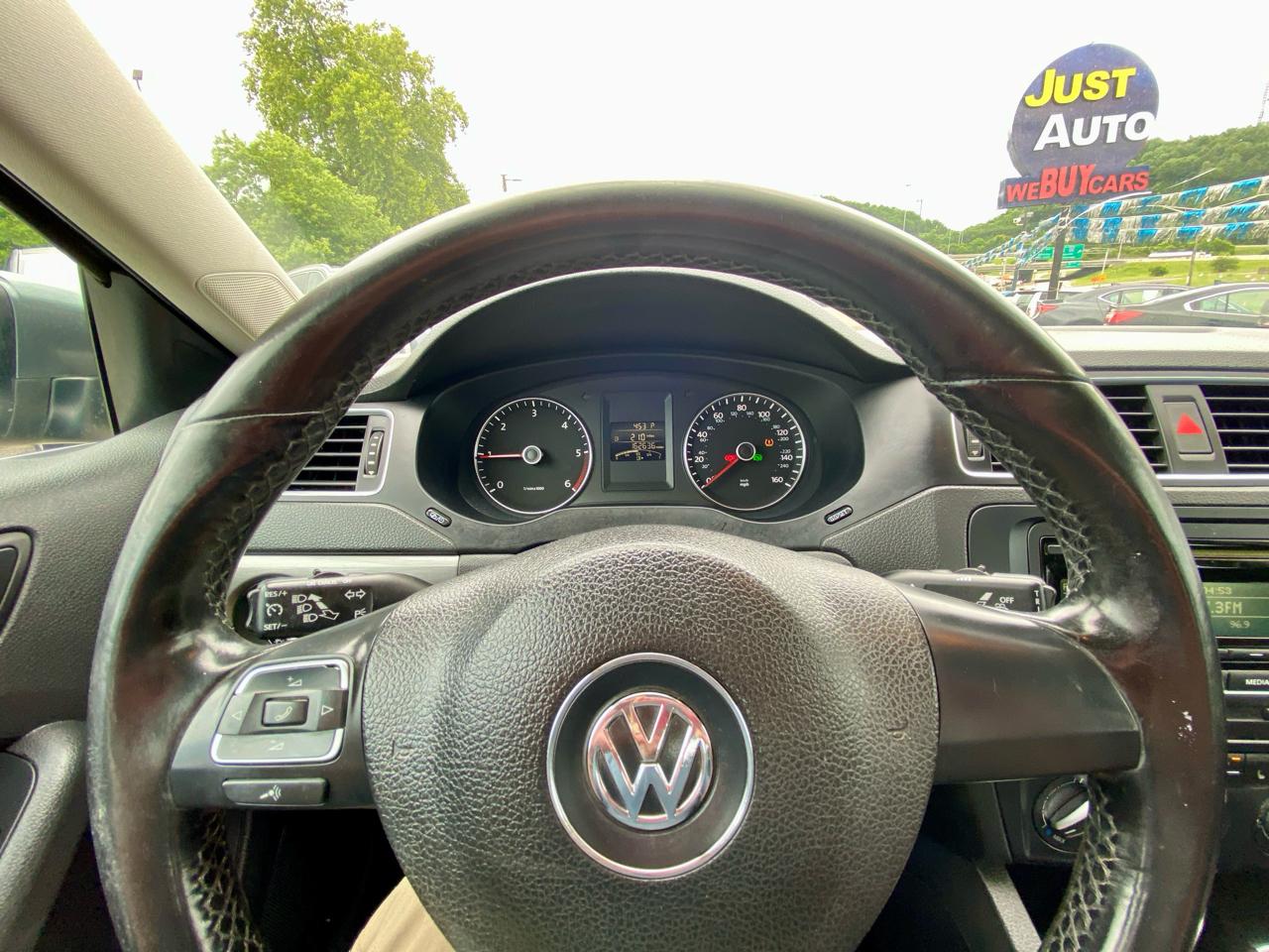 Volkswagen Jetta Sedan 4dr DSG TDI 2013