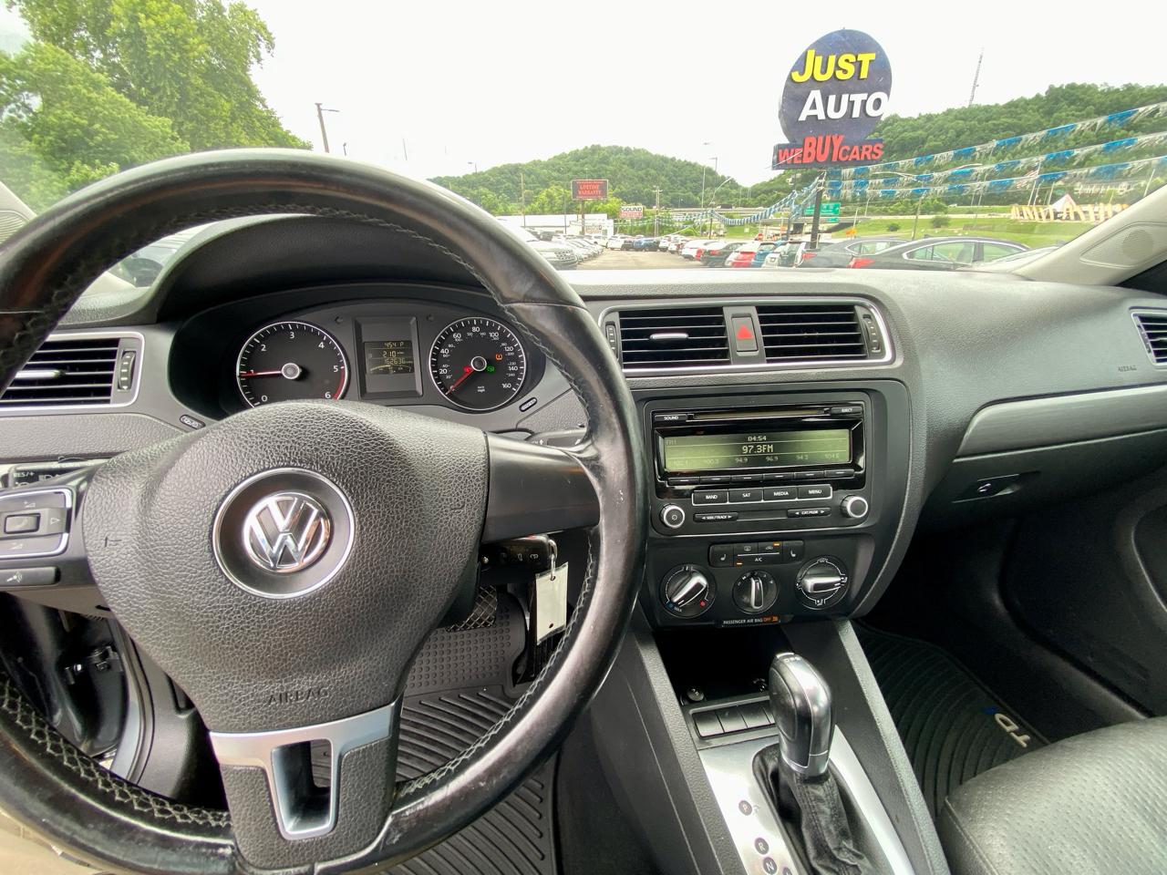 Volkswagen Jetta Sedan 4dr DSG TDI 2013