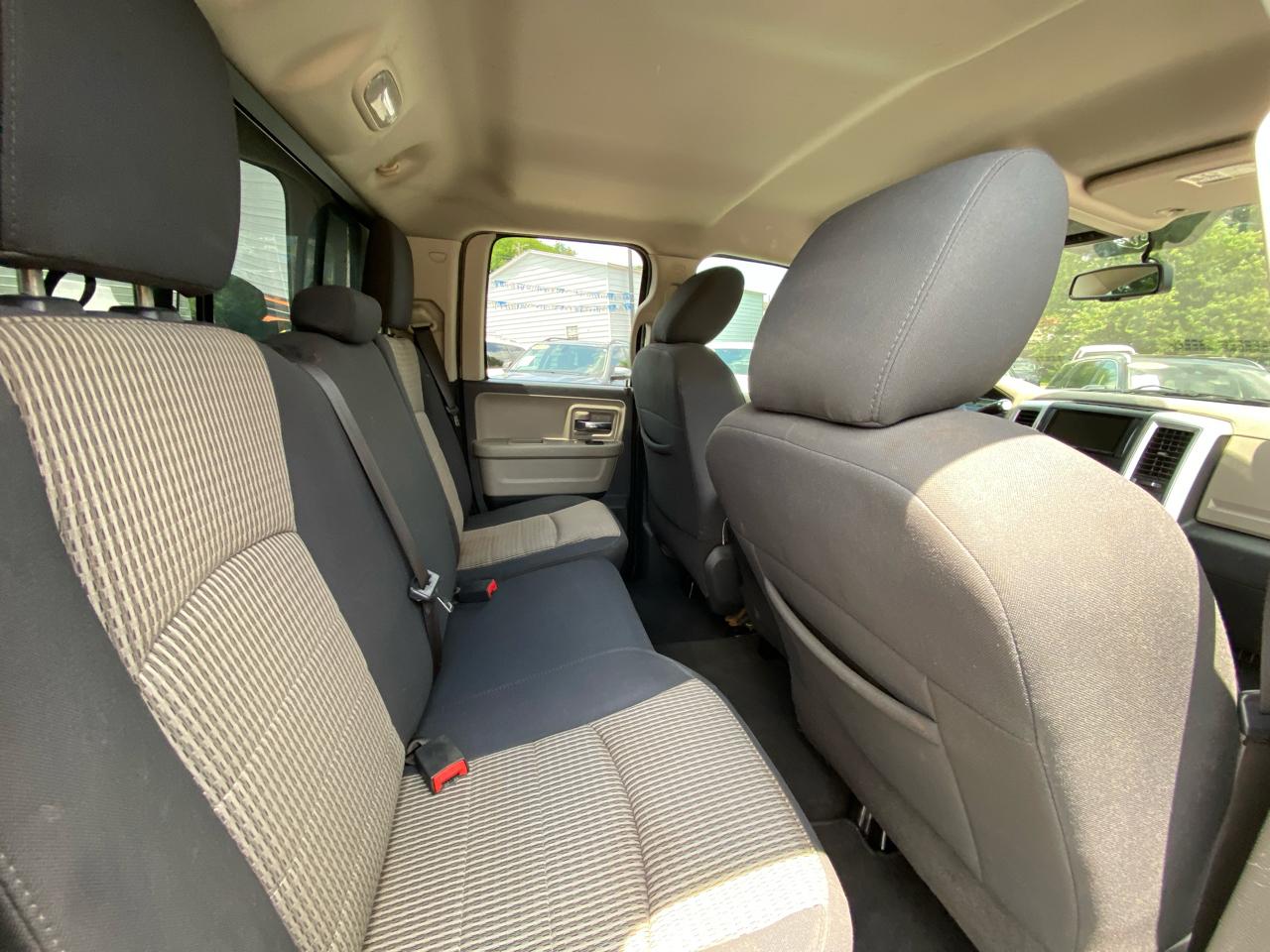 RAM 1500 4WD Quad Cab 140.5" Big Horn 2011